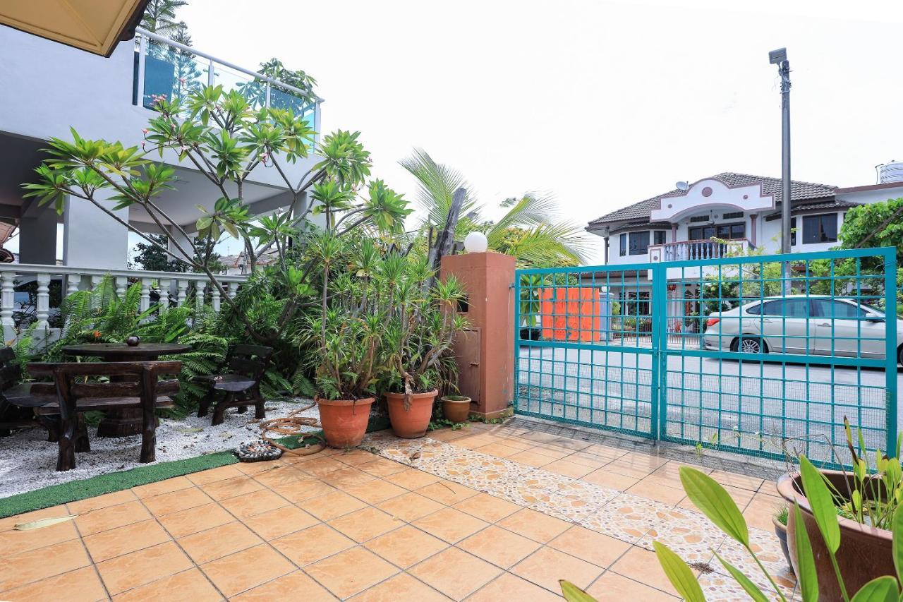 Oyo Home 90229, 3 Little Birds Homestay 4Bhk Malacca Exterior foto